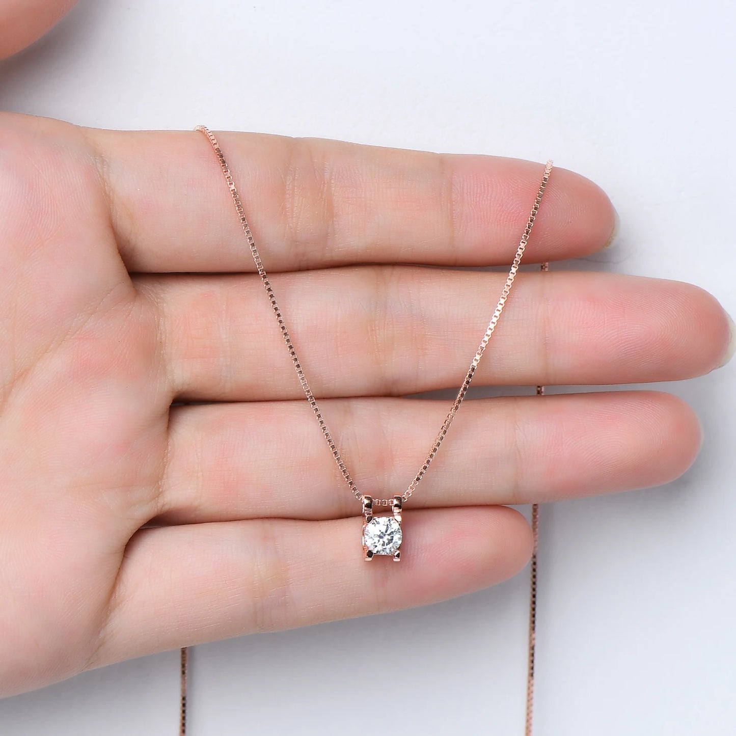 Round Cut Moissanite Pendant Diamond Necklace